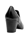 Zapatos de cuero negro para mujer, diseño atemporal ideal para ocasiones formales.