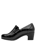 Calzado negro de mujer con taco bloque, perfecto para un look elegante y cómodo.