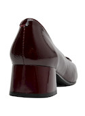 Zapatos de mujer en burdeos, taco bloque de 4 cm, adecuado para un look equilibrado.