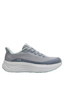 Zapatillas celestes para mujer, combinan estilo y funcionalidad en actividades cotidianas.