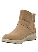 Calzado beige de mujer, estilo casual, perfecto para combinar con jeans o vestidos.