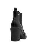 Calzado negro para mujer, botines de cuero, perfecto para looks elegantes y cómodos.