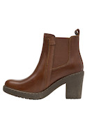Calzado cómodo mujer, botines café para un look equilibrado y elegante.