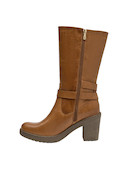 Botines camel con taco bloque de 8 cm, perfectos para un look cómodo.