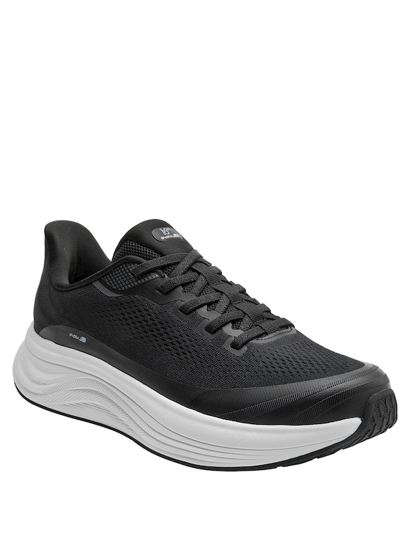 Zapatilla casual negra, material textil, recomendada para un estilo de vida activo y versátil.