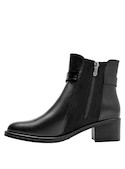 Botines casuales de mujer en negro, versátiles para combinar con jeans o faldas.