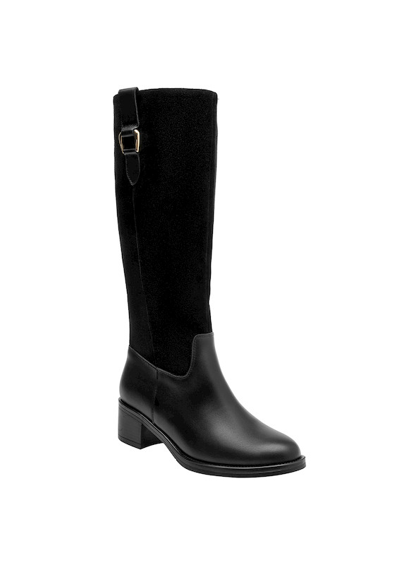 Botas de cuero negro para mujer, diseño casual, recomendadas para combinar con vestidos o jeans.