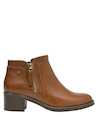 Botines de mujer en color camel, ideales para combinar con jeans o vestidos.