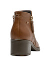 Botines camel con cierre lateral, perfectos para un look diario femenino.