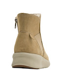 Botín mujer color taupe, ideal para combinar con jeans o vestidos en salidas casuales.
