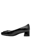 Calzado formal negro de mujer, material cuero, ideal para combinar con pantalones de sastre.