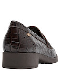 mocasín marrón para mujer, estructura ligera y flexible, comodidad todo el día.