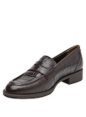 mocasín formal en marrón para mujer, acabado texturado, aporta sofisticación.