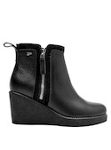 Botines de cuña en cuero negro, estilo versátil para actividades diarias.