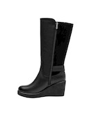 Botas de cuña en negro para mujer, material de cuero, confort en largas jornadas.