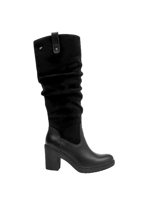 Botas negras para mujer, estilo moderno, perfectas para jeans ajustados y looks equilibrados.