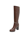 Bota de mujer en cuero café, estilo casual, recomendada para un look urbano y cómodo durante todo el día.