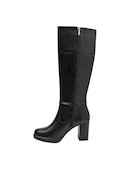Botas para mujer en cuero negro, recomendadas para un look moderno y cómodo.