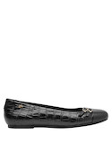Calzado formal negro de mujer, con acabado suave, ideal para combinar con vestidos o jeans.