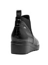 Botines de mujer en color negro, perfectos para combinar con jeans o falda midi.