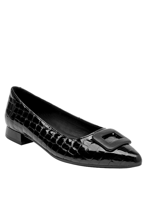 Bailarinas de cuero negro con detalle de hebilla, recomendadas para un estilo moderno y cómodo.
