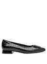Calzado elegante negro de cuero, diseñado para proporcionar confort durante todo el día.