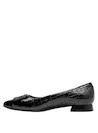 Zapatos formales negros de mujer, ideales para combinar con faldas midi y jeans ajustados.