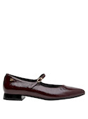 Zapatos de punta puntiaguda burdeos, recomendados para el uso diario en la ciudad.