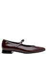 Zapatos de punta puntiaguda burdeos, recomendados para el uso diario en la ciudad.