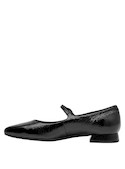 Calzado negro de cuero, diseño elegante para mujer, ideal para un look sofisticado.