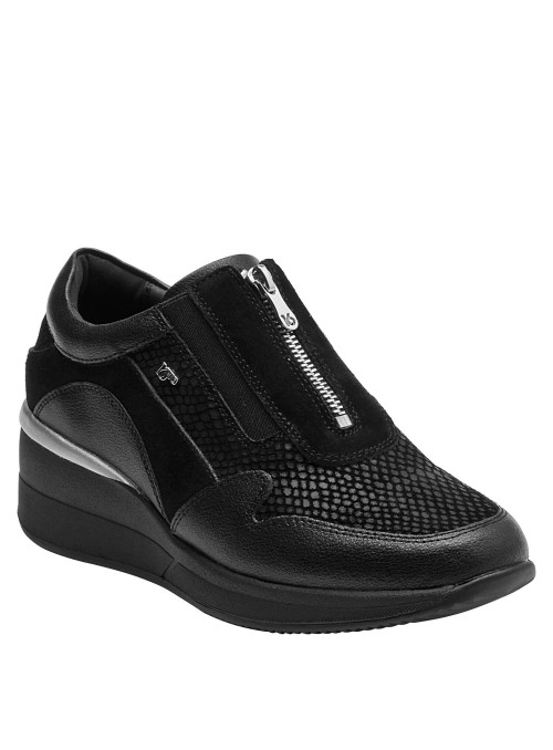 Zapatillas casuales negras, hechas de cuero, ideales para combinar con jeans o faldas midi.