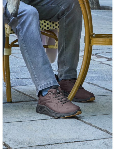 cafés zapatillas casuales para hombre, diseño redondeado, material sintético, ideal para uso diario.