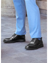 Zapato formal negro de cuero para hombre, ideal para el trabajo y eventos. Estilo elegante y cómodo.
