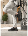 Zapatillas negras para hombre, estilo casual, textil ligero, ideales para actividades diarias.