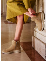 Botín casual taupe para mujer, ideal para actividades diarias y clima frío.