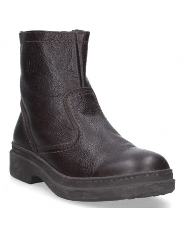 Botín de cuero marrón para hombre, adecuado para ocasiones semi-formales con la combinación de vestuario adecuada.