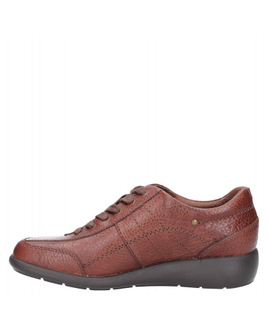 Zapato de cuero café para mujer, estilo casual con forro de poliuretano.