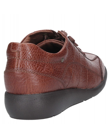 Zapato casual de cuero café, cómodo y elegante para mujer.