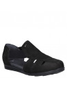 Sandalia negra para mujer, cuero suave, estilo casual y taco bajo.