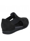 Calzado casual negro de cuero para mujer, sandalia de taco plano y comodidad.
