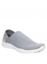 zapatilla gris ligera y confortable para uso diario