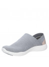 zapatilla gris casual de mujer con diseño moderno y juvenil