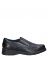 Zapato de cuero negro de hombre, estilo clásico y funcional, adecuado para reuniones de trabajo o días de oficina.