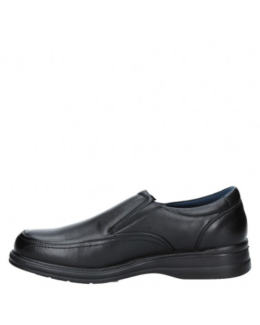 Mocasín negro de cuero para hombre, diseño atemporal con costuras decorativas, perfecto para eventos semi-formales.