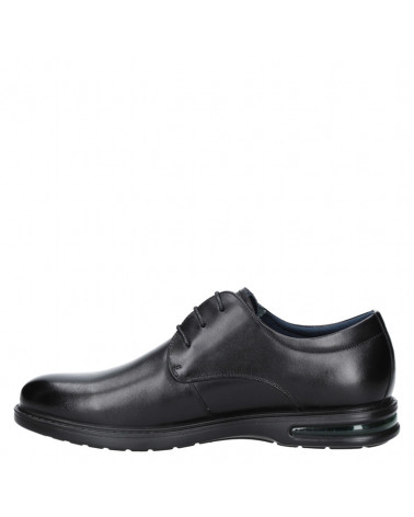 Zapato negro de cuero para hombre, estilo derby, cómodo y versátil.