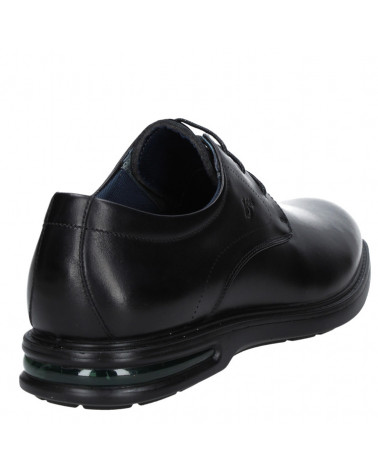 Calzado casual de cuero negro para hombre, diseño derby con taco plano.