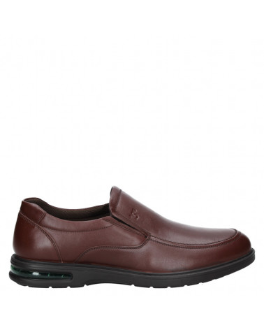 Elegante zapato de cuero café con forro textil y diseño ligero FEATHERLITE.