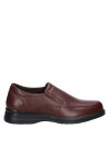 Zapato marrón de cuero para hombre, estilo mocasín clásico, ideal para atuendos semi-formales.