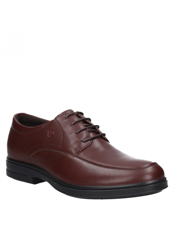 Textura del cuero en zapato Derby negro de hombre.