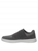 calzado gris con taco plano de 4.5 cm y punta redonda, ideal para uso diario.